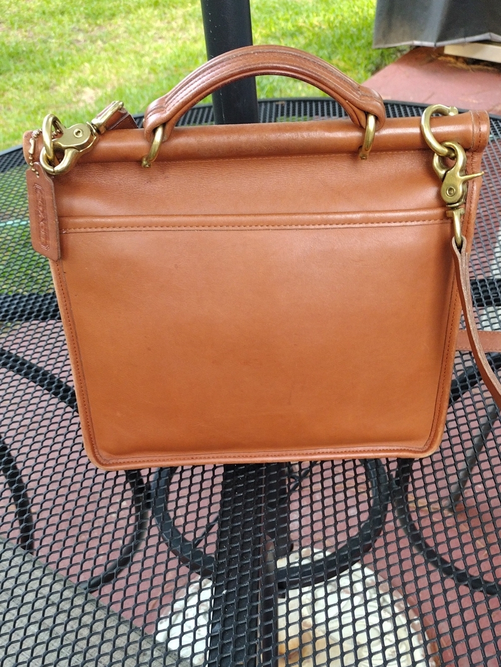 Vintage Coach Willis LeatherTurn-Lock Crossbody in British Tan Leather #L5C-9927 - Picture 12 of 16